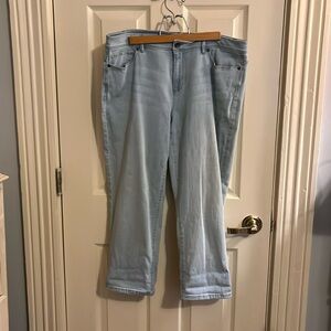 Cropped jeans. J.Jill size 12. Light wash denim. Relaxed fit.